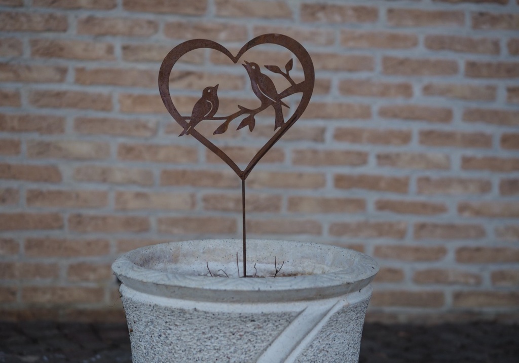 <p>Oiseau dans coeur<br />MD14119<br />19,00 € T.T.C<br /><a href="/Article/4528?type=neuf" style="color:white;" target="_blank">Lien vers l&#39;article</a></p>