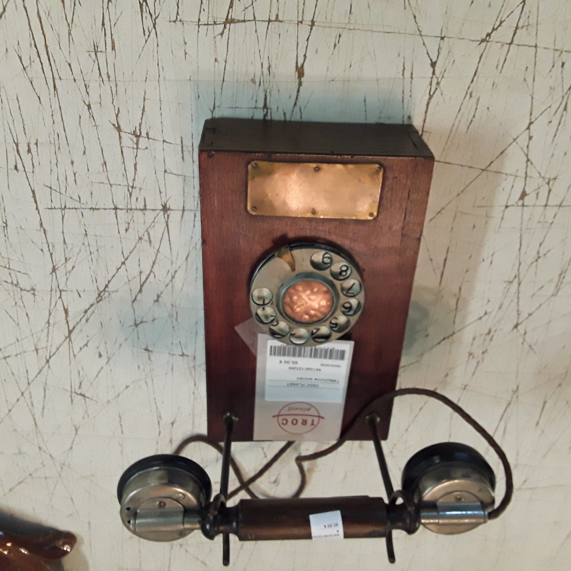 <p>Téléphone ancien<br />60,00 € T.T.C<br /><a href="/Article/123269?type=depose" style="color:white;" target="_blank">Lien vers l'article</a></p>