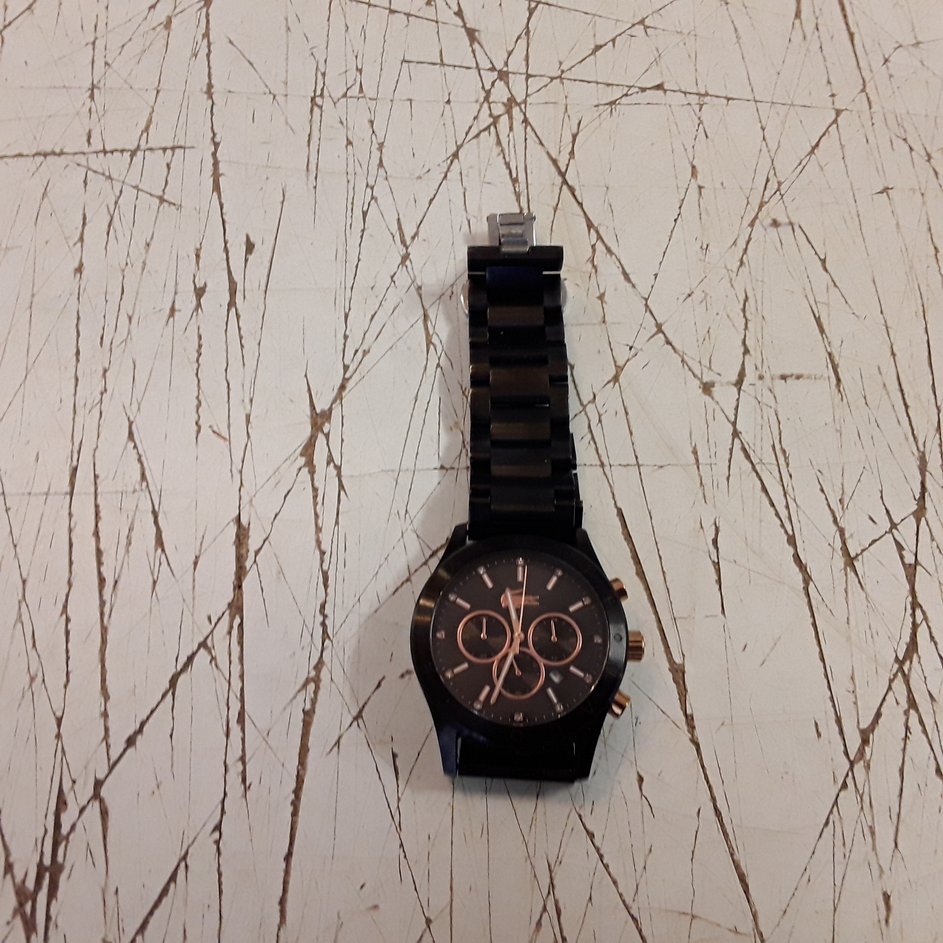 <p>Montre Lacoste métal<br />80,00 € T.T.C<br /><a href="/Article/121998?type=depose" style="color:white;" target="_blank">Lien vers l&#39;article</a></p>