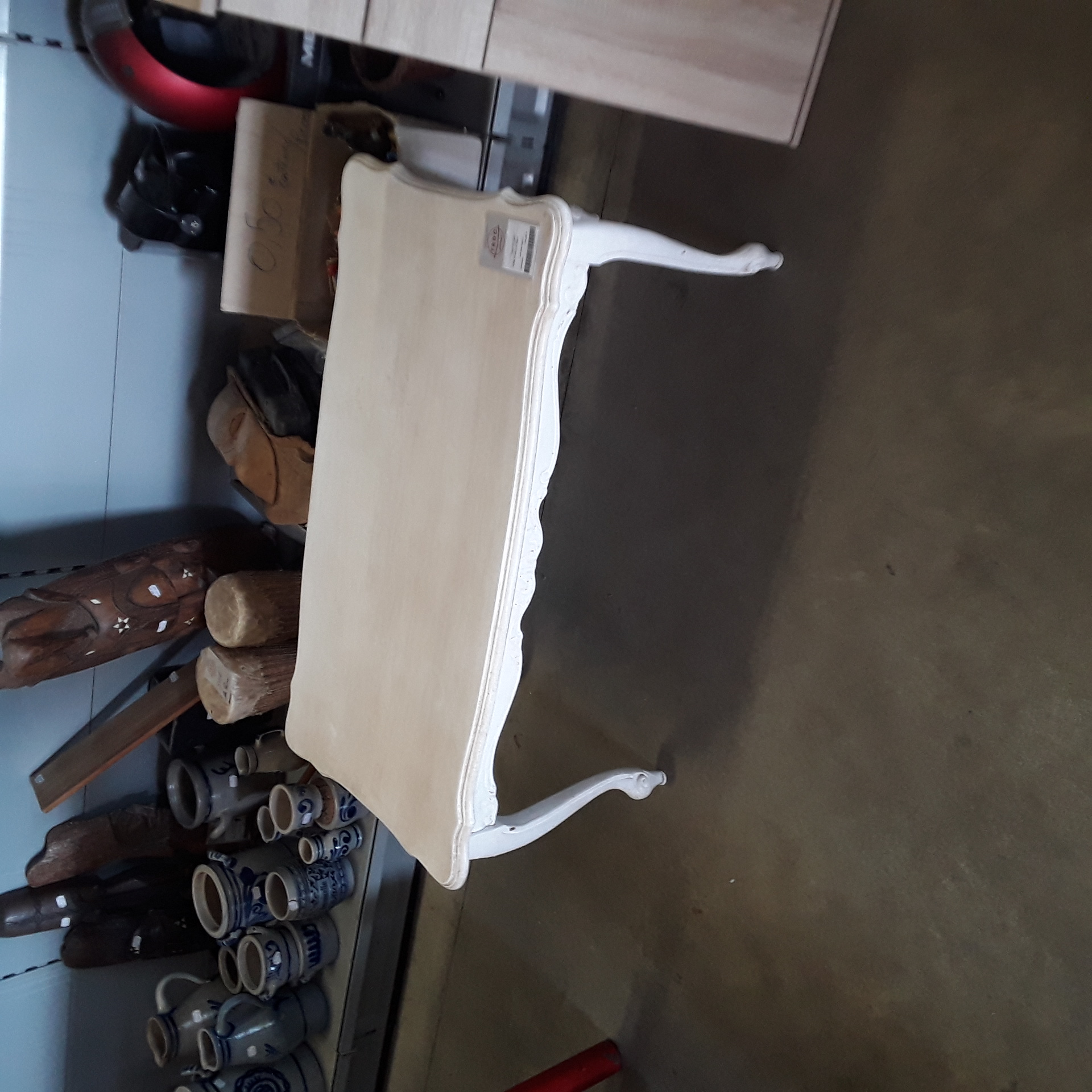 <p>Table ancienne blanc<br />40,00 € T.T.C<br /><a href="/Article/124312?type=depose" style="color:white;" target="_blank">Lien vers l'article</a></p>