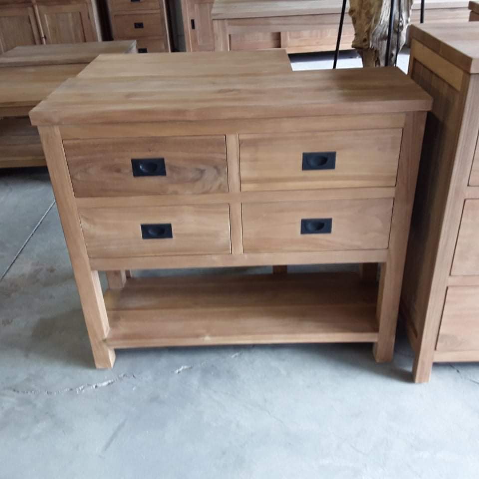 <p>Console Teck 4 tiroirs<br />INT411 L 91 x P 30 x H 80 Cm<br />499,00 € T.T.C<br /><a href="/Article/3909?type=neuf" style="color:white;" target="_blank">Lien vers l&#39;article</a></p>