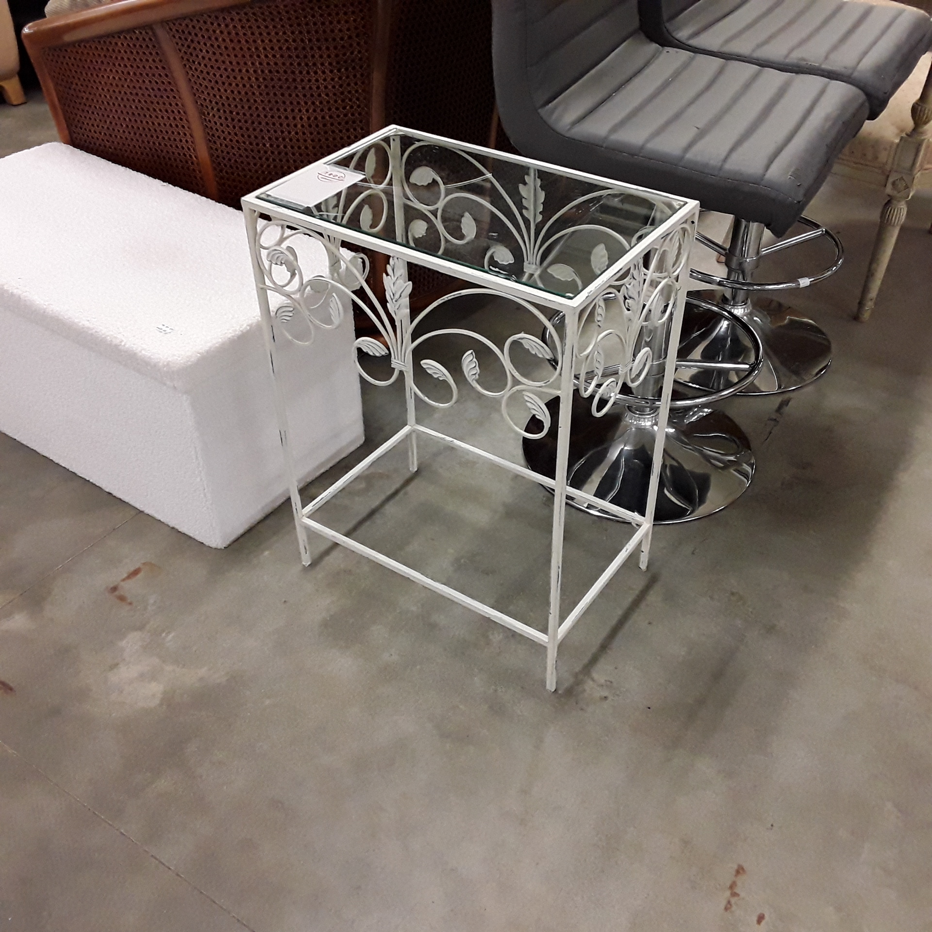 <p>Sellette fer forgé<br />15,00 € T.T.C<br /><a href="/Article/122819?type=depose" style="color:white;" target="_blank">Lien vers l&#39;article</a></p>