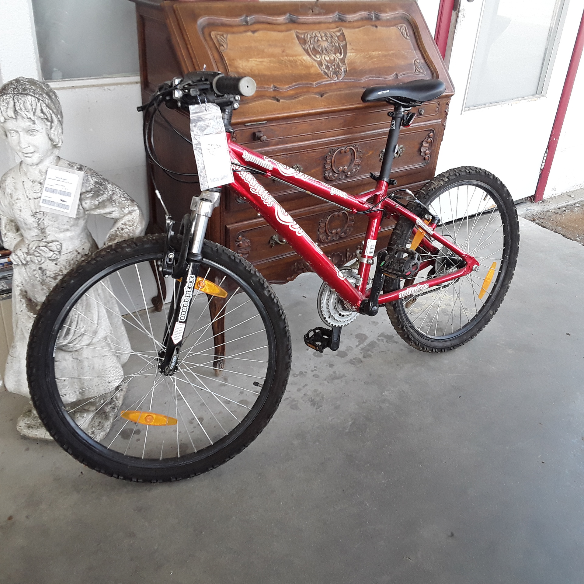 <p>Vélo MuddyFox 21 vitesses<br />Torpedo<br />120,00 € T.T.C<br /><a href="/Article/121263?type=depose" style="color:white;" target="_blank">Lien vers l&#39;article</a></p>