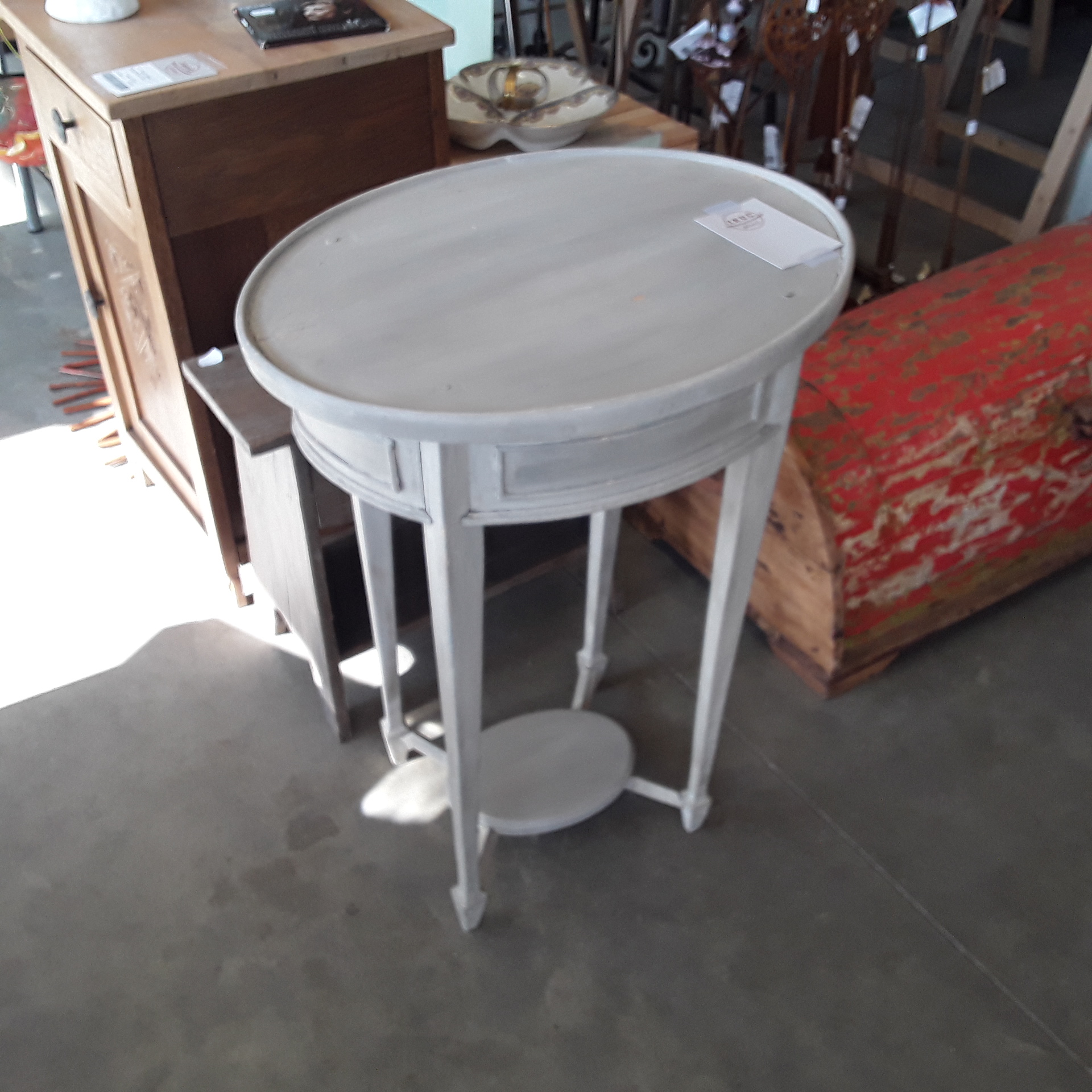 <p>Sellette ovale patinée<br />35,00 € T.T.C<br /><a href="/Article/121318?type=depose" style="color:white;" target="_blank">Lien vers l&#39;article</a></p>