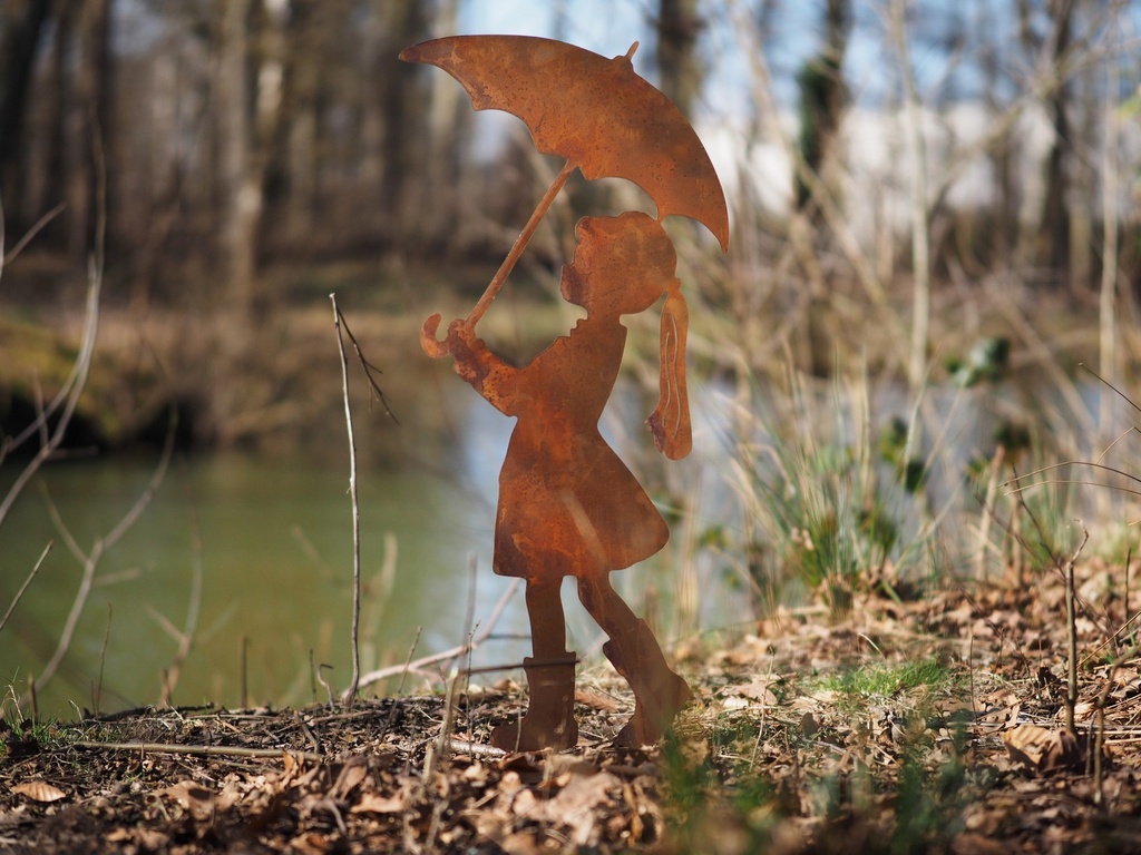 <p>Fille au parapluie<br />14195<br />39,90 € T.T.C<br /><a href="/Article/4656?type=neuf" style="color:white;" target="_blank">Lien vers l'article</a></p>