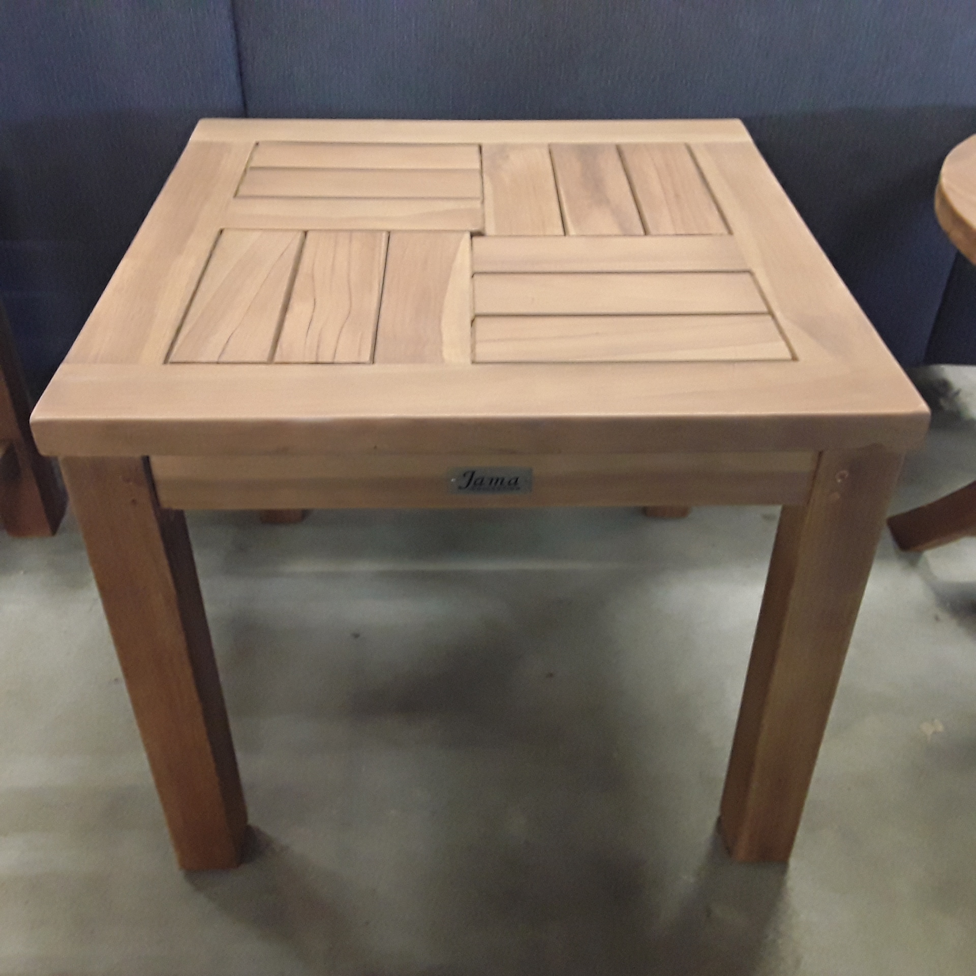 <p>Table appoint carrée Teck<br />50 * 50 * H 45 Cm GPT427<br />65,00 € T.T.C<br /><a href="/Article/3885?type=neuf" style="color:white;" target="_blank">Lien vers l&#39;article</a></p>