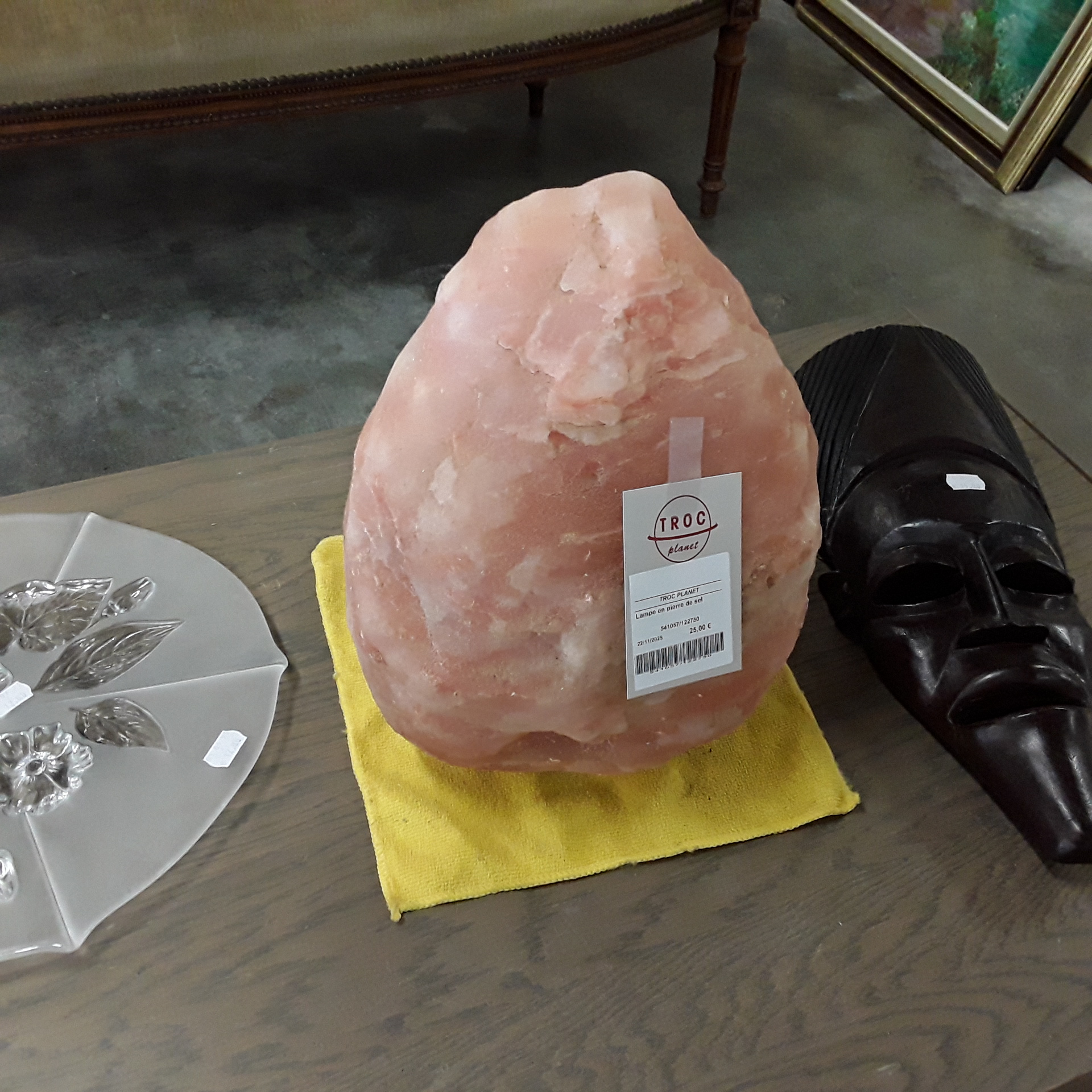 <p>Lampe en pierre de sel<br />25,00 € T.T.C<br /><a href="/Article/122750?type=depose" style="color:white;" target="_blank">Lien vers l&#39;article</a></p>