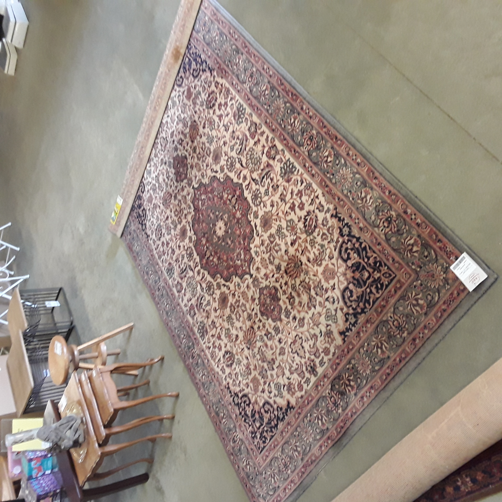 <p>Tapis ancien  172  x 240 cm GM<br />50,00 € T.T.C<br /><a href="/Article/123892?type=depose" style="color:white;" target="_blank">Lien vers l'article</a></p>