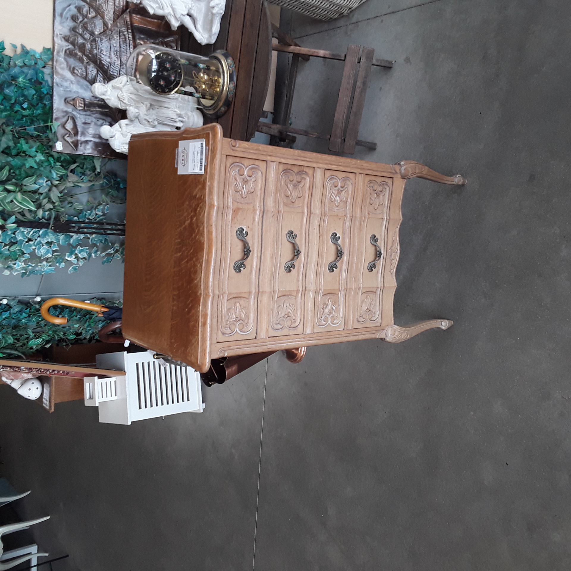 <p>Meuble PM 4 tiroirs en bois<br />50,00 € T.T.C<br /><a href="/Article/123893?type=depose" style="color:white;" target="_blank">Lien vers l'article</a></p>