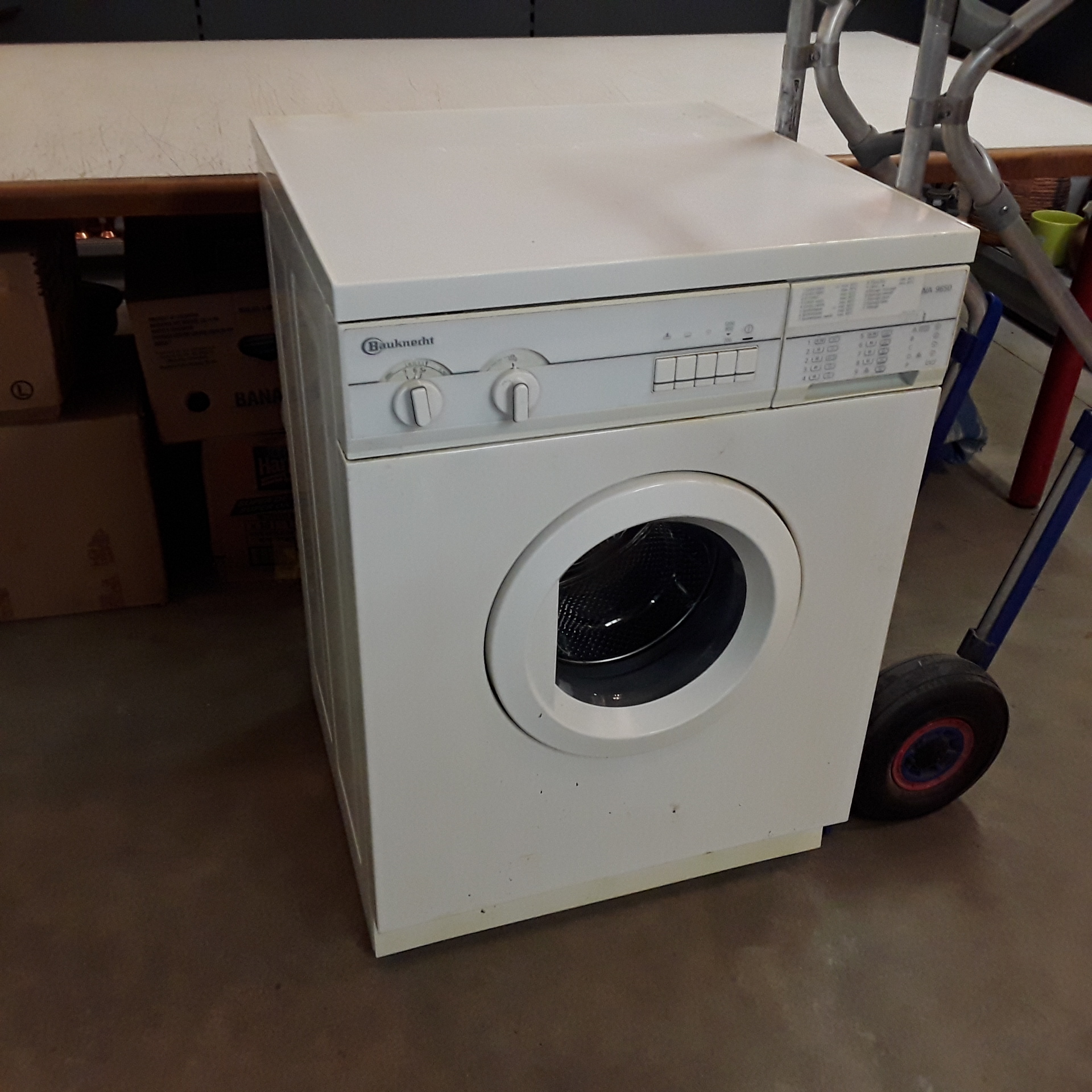 <p>Machine à laver Bauknecht<br />50,00 € T.T.C<br /><a href="/Article/122709?type=depose" style="color:white;" target="_blank">Lien vers l&#39;article</a></p>