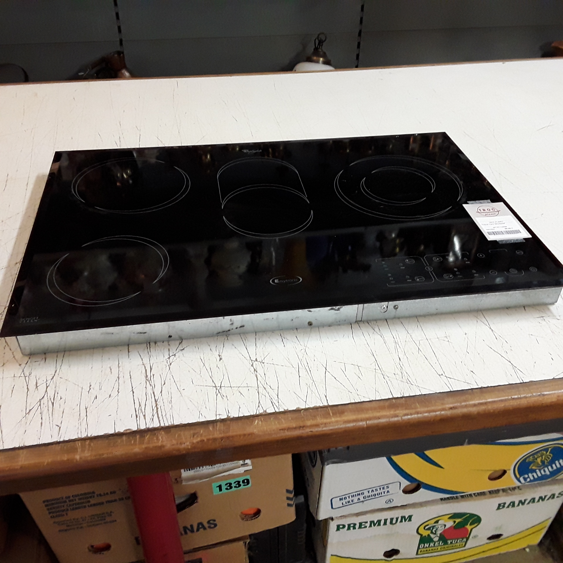 <p>Taque Vitro Whirlpool<br />60,00 € T.T.C<br /><a href="/Article/122996?type=depose" style="color:white;" target="_blank">Lien vers l'article</a></p>