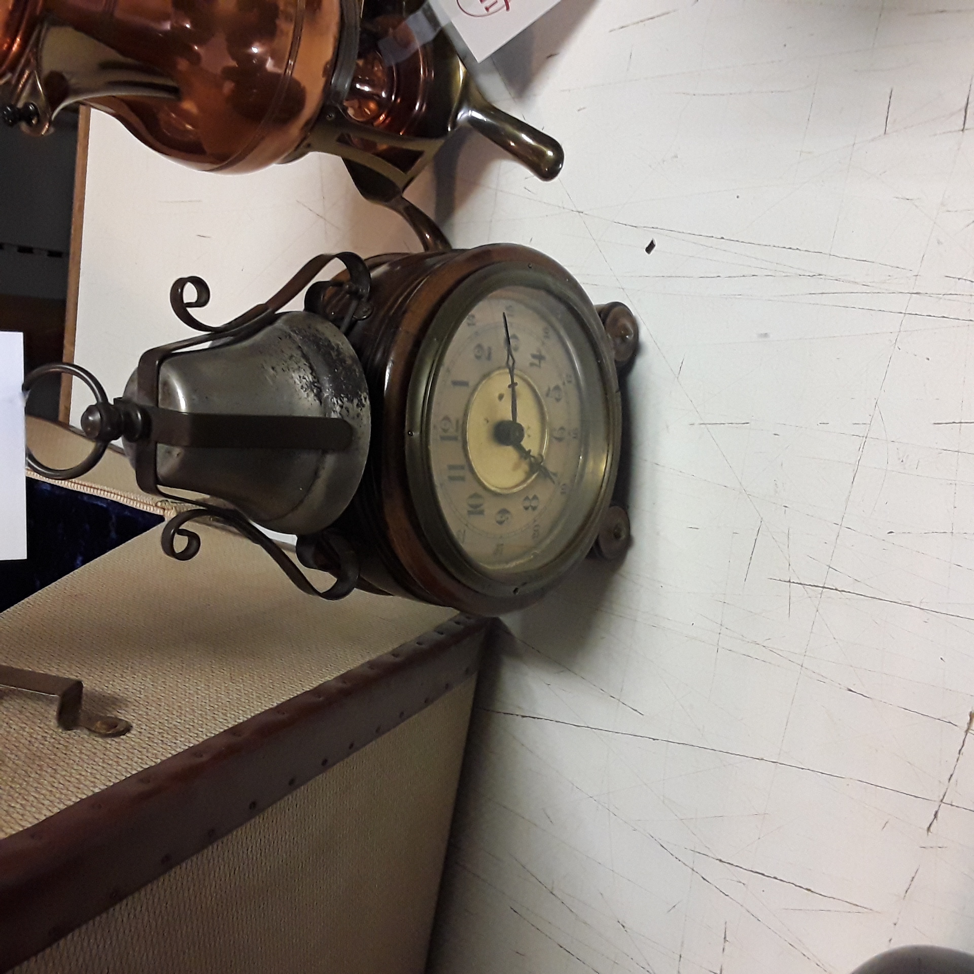 <p>Réveil bois<br />30,00 € T.T.C<br /><a href="/Article/123418?type=depose" style="color:white;" target="_blank">Lien vers l'article</a></p>