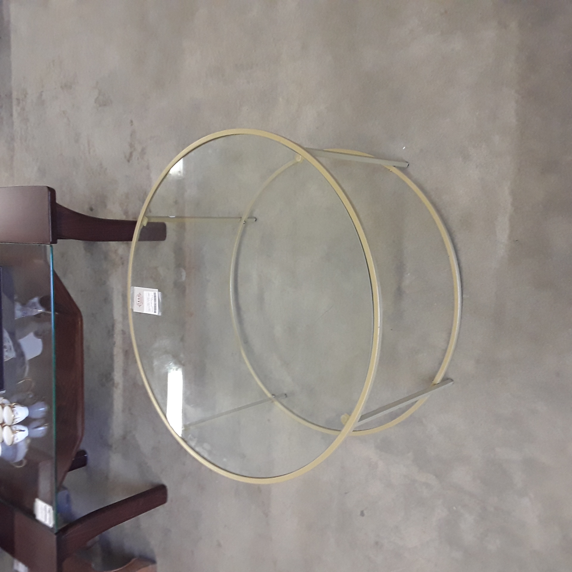 <p>Table de salon  ronde métal + <br />verre<br />30,00 € T.T.C<br /><a href="/Article/123634?type=depose" style="color:white;" target="_blank">Lien vers l'article</a></p>