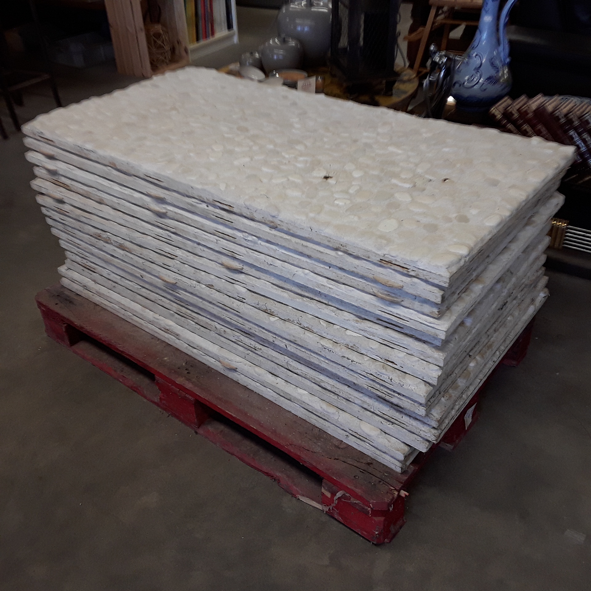 <p>Ensemble 14 dalles galets<br />blancs 58 x 116 Cm = 9.42 M²<br />90,00 € T.T.C<br /><a href="/Article/122764?type=depose" style="color:white;" target="_blank">Lien vers l&#39;article</a></p>