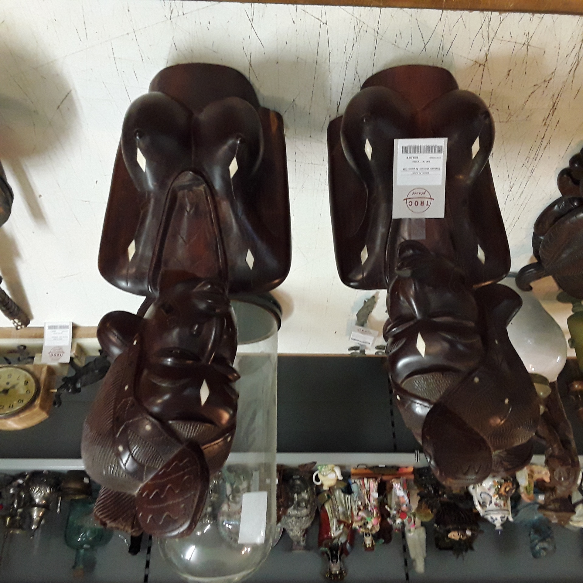 <p>Statues africain  la paire GM<br />600,00 € T.T.C<br /><a href="/Article/123095?type=depose" style="color:white;" target="_blank">Lien vers l'article</a></p>