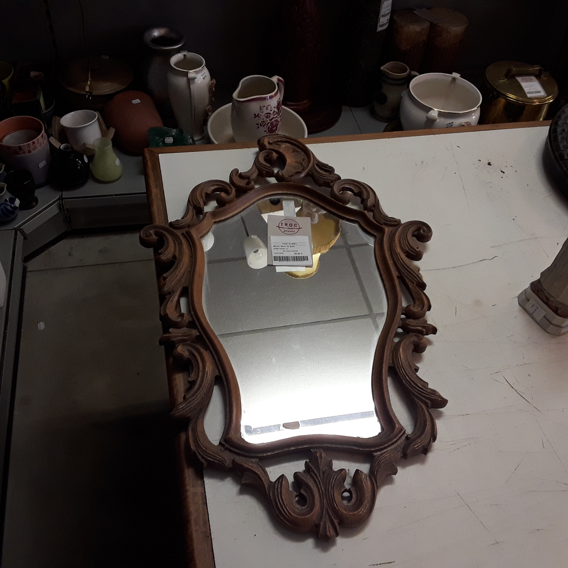 <p>Miroir déco en bois<br />style louis xv<br />30,00 € T.T.C<br /><a href="/Article/123123?type=depose" style="color:white;" target="_blank">Lien vers l'article</a></p>