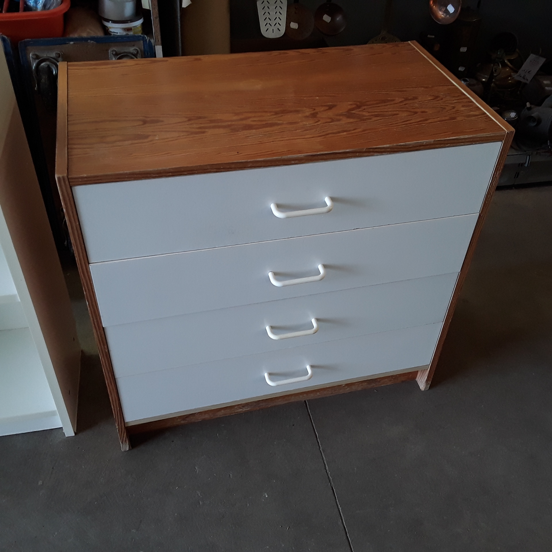 <p>Commode 4 tiroirs<br />IKEA<br />24,00 € T.T.C<br /><a href="/Article/121966?type=depose" style="color:white;" target="_blank">Lien vers l&#39;article</a></p>