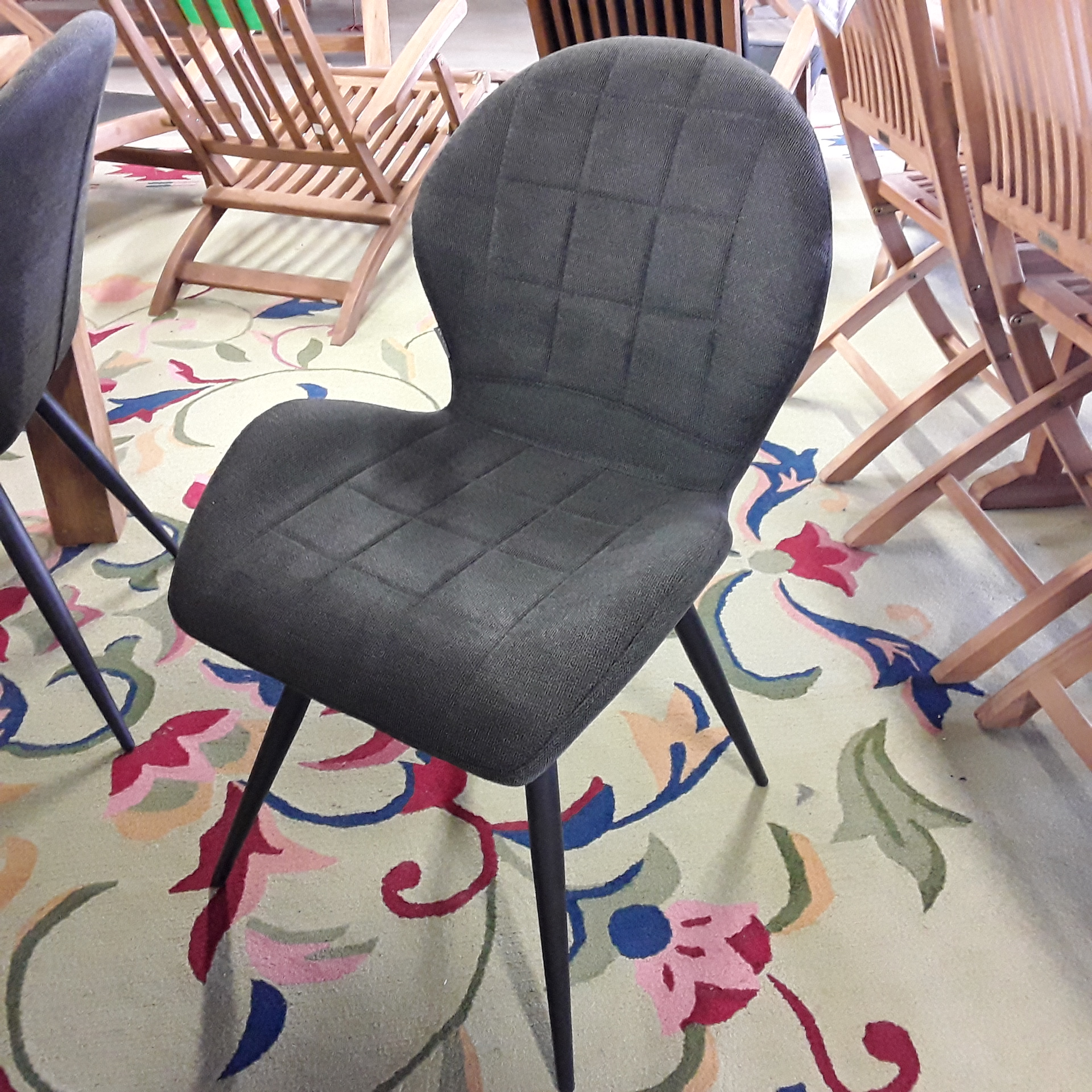 <p>Chaise Vye Anthracite<br />5055<br />99,00 € T.T.C<br /><a href="/Article/4564?type=neuf" style="color:white;" target="_blank">Lien vers l&#39;article</a></p>