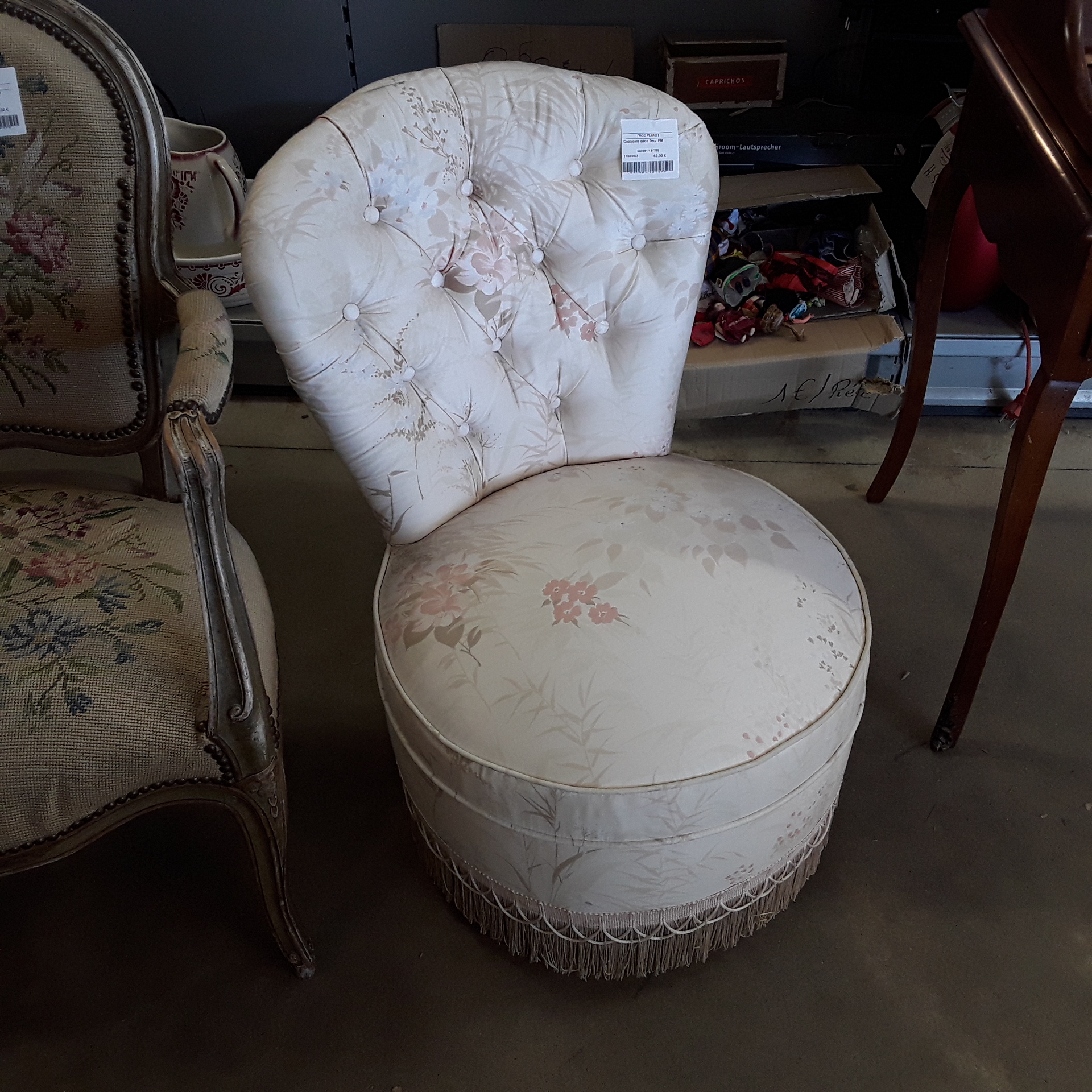 <p>Capucine déco fleur PM<br />40,00 € T.T.C<br /><a href="/Article/121379?type=depose" style="color:white;" target="_blank">Lien vers l&#39;article</a></p>