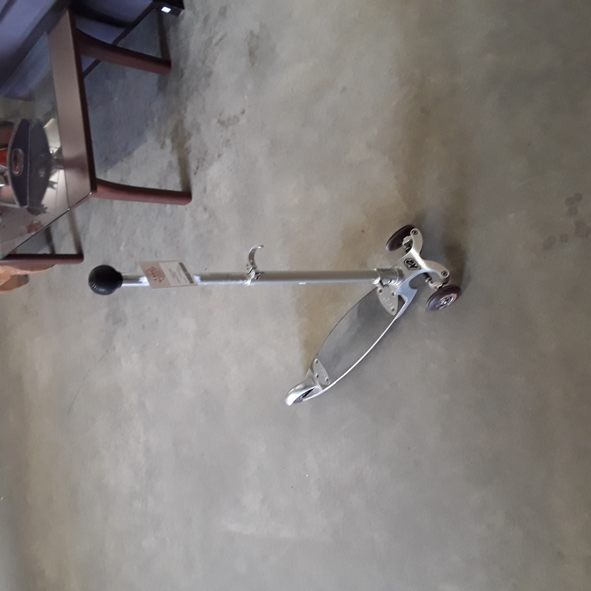 <p>Trottinette métal<br />40,00 € T.T.C<br /><a href="/Article/123578?type=depose" style="color:white;" target="_blank">Lien vers l'article</a></p>