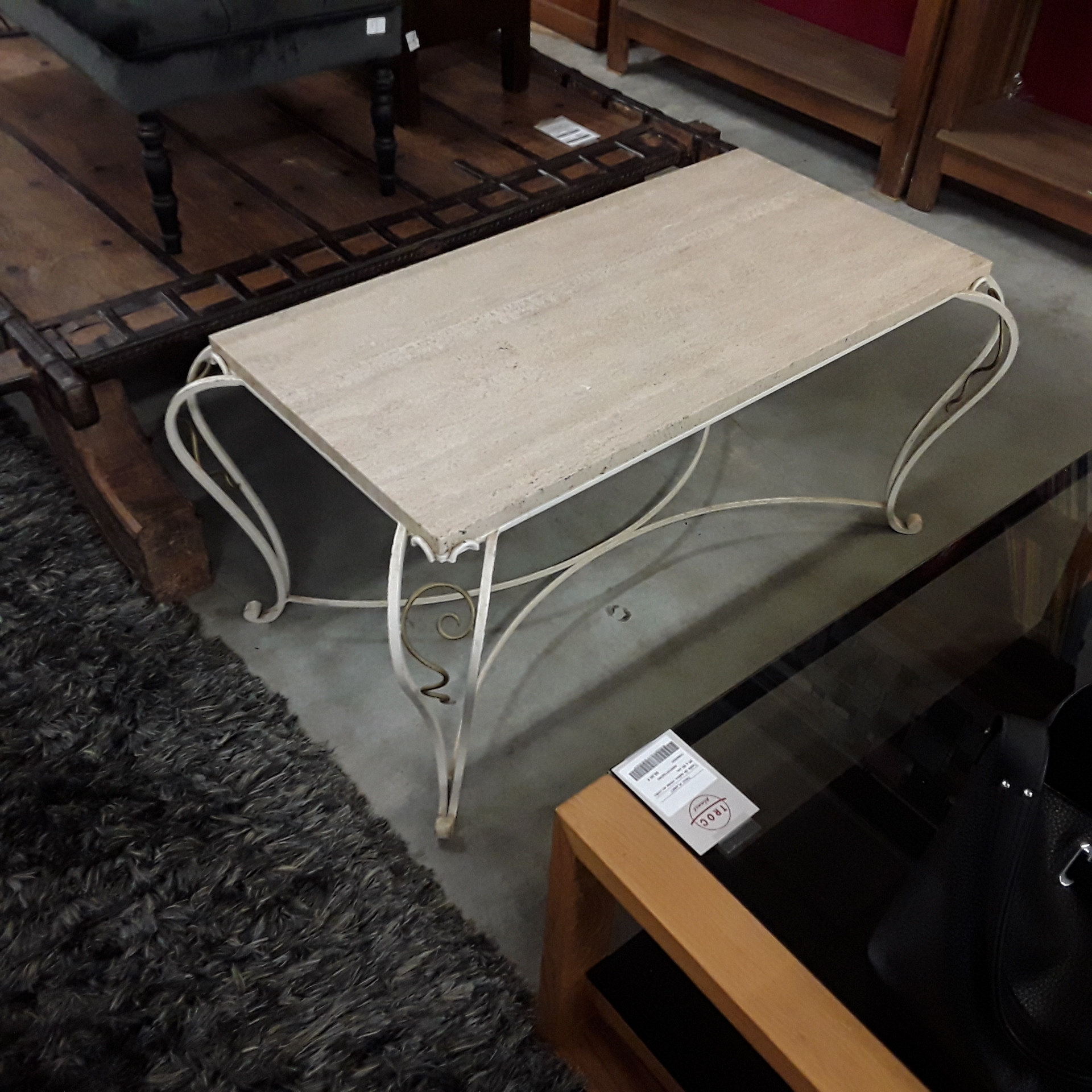 <p>Table salon fer forgé blanc<br />avec marbre clair<br />60,00 € T.T.C<br /><a href="/Article/122423?type=depose" style="color:white;" target="_blank">Lien vers l&#39;article</a></p>