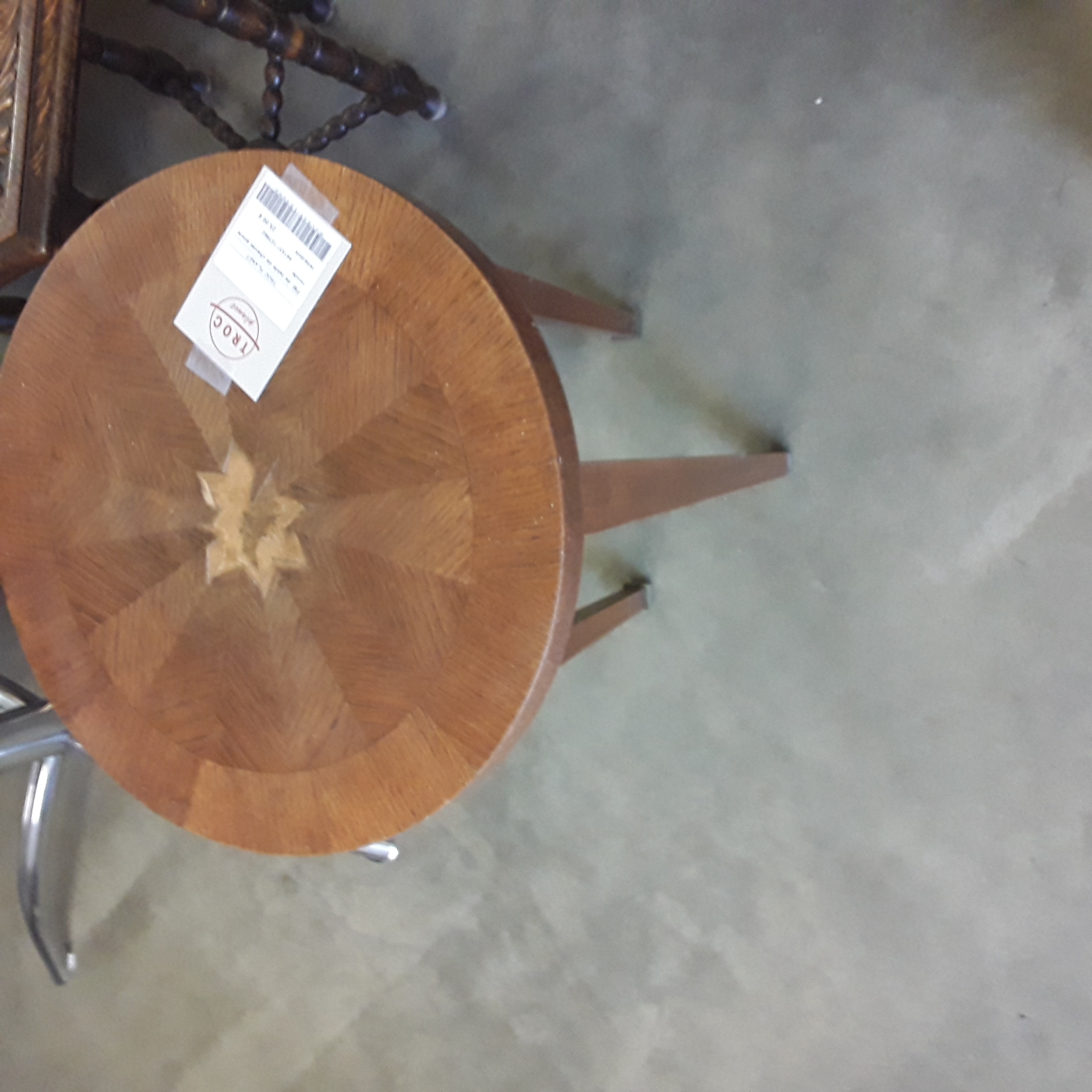 <p>PM  de table de chevet ancien<br />ronde<br />25,00 € T.T.C<br /><a href="/Article/123962?type=depose" style="color:white;" target="_blank">Lien vers l'article</a></p>