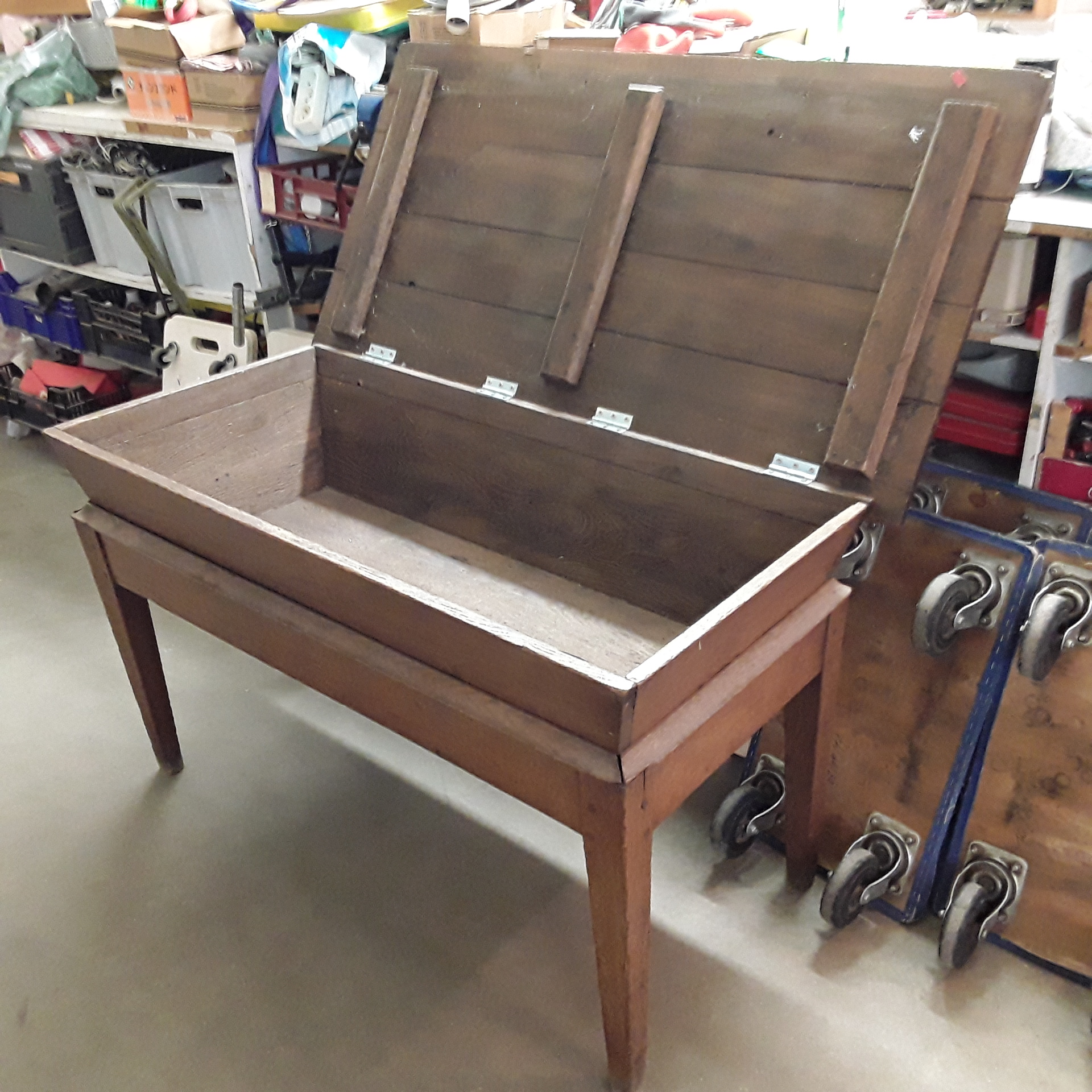 <p>Pétrin ancien <br />125,00 € T.T.C<br /><a href="/Article/122877?type=depose" style="color:white;" target="_blank">Lien vers l&#39;article</a></p>