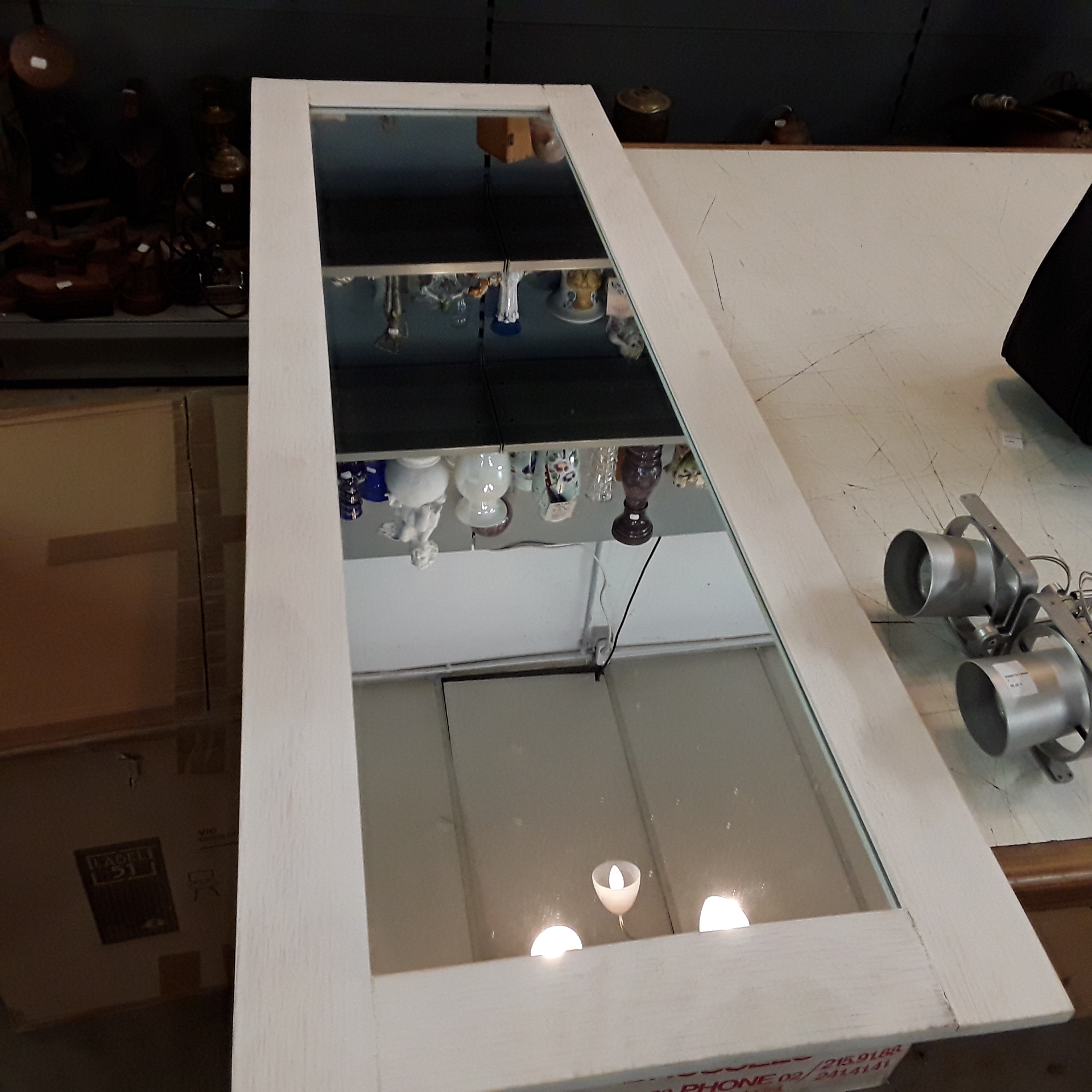 <p>Miroir 145 x 50 cm<br />20,00 € T.T.C<br /><a href="/Article/120491?type=depose" style="color:white;" target="_blank">Lien vers l&#39;article</a></p>