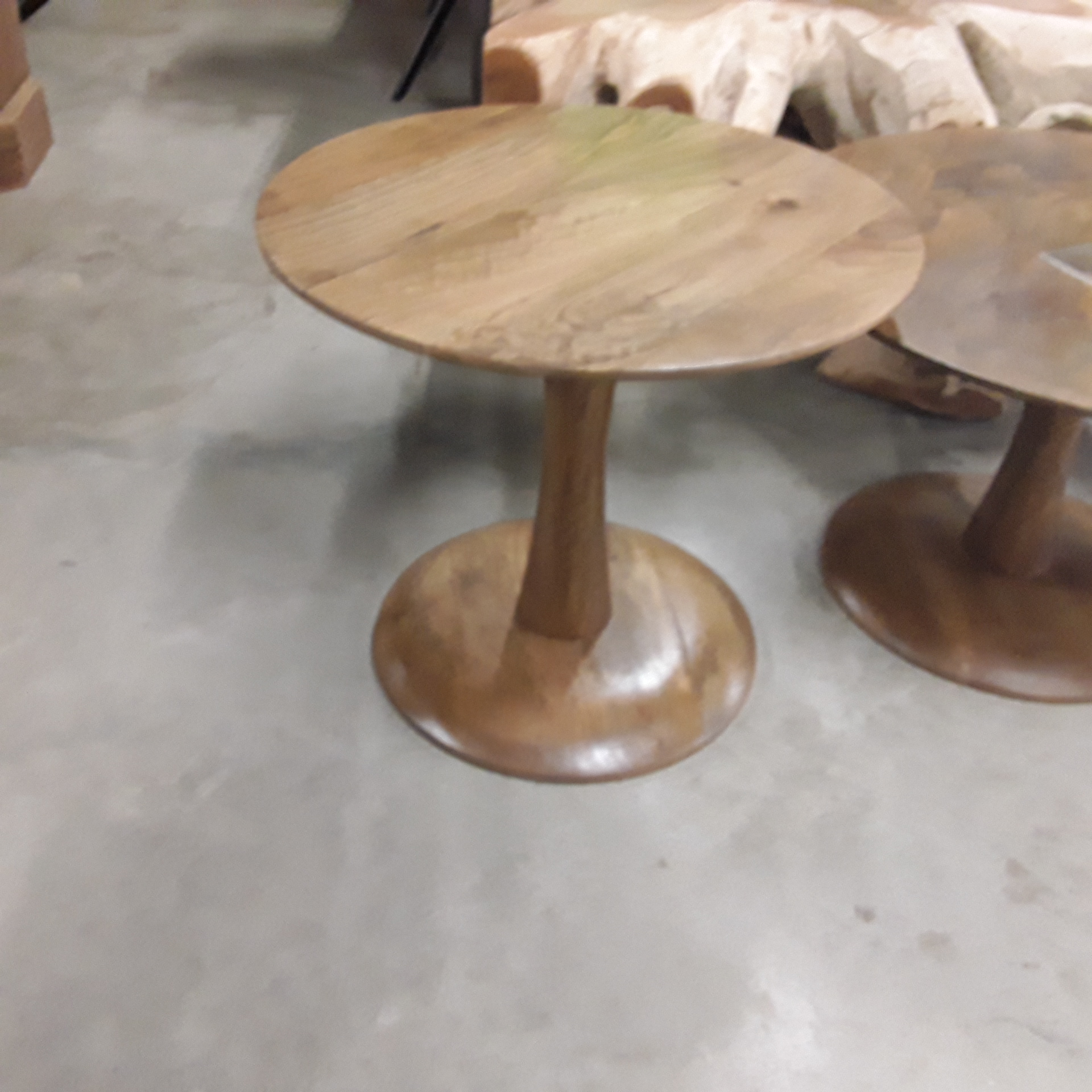 <p>Table salon Vivy<br />diamètre 50 cm (1)<br />129,00 € T.T.C<br /><a href="/Article/4557?type=neuf" style="color:white;" target="_blank">Lien vers l&#39;article</a></p>