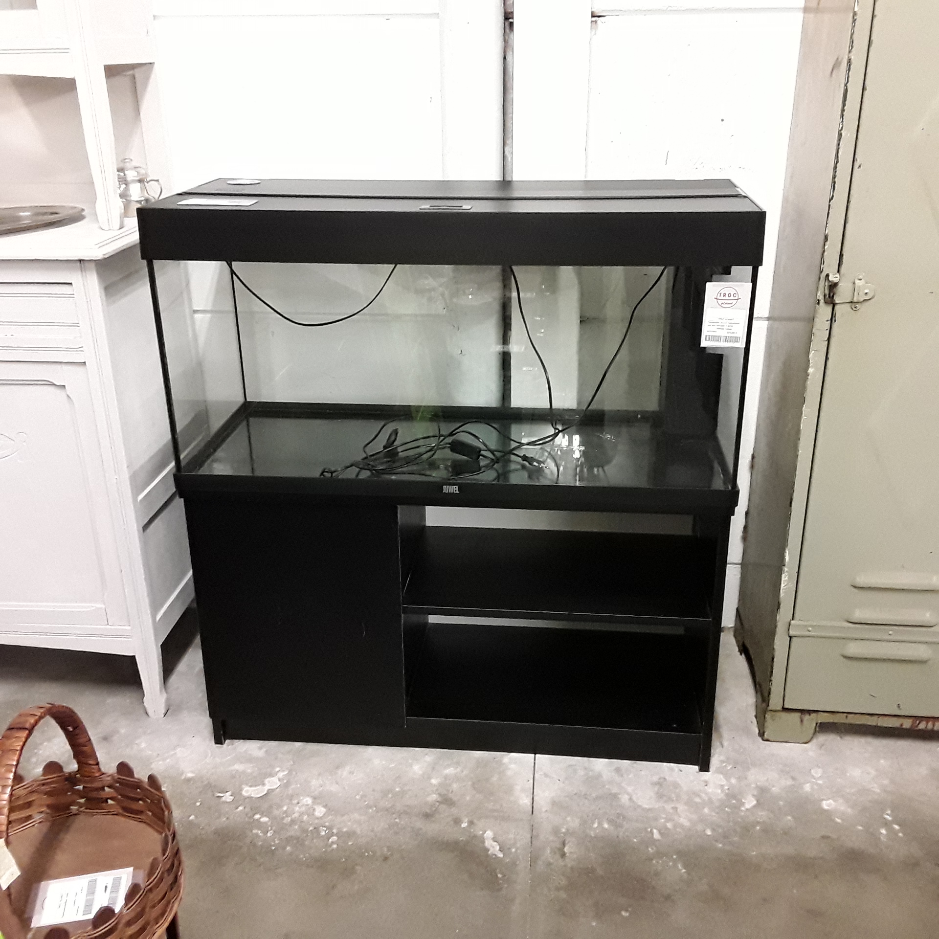 <p>Aquarium Juwel 100x40x40<br />cm sur meuble + ACS<br />130,00 € T.T.C<br /><a href="/Article/119946?type=depose" style="color:white;" target="_blank">Lien vers l&#39;article</a></p>