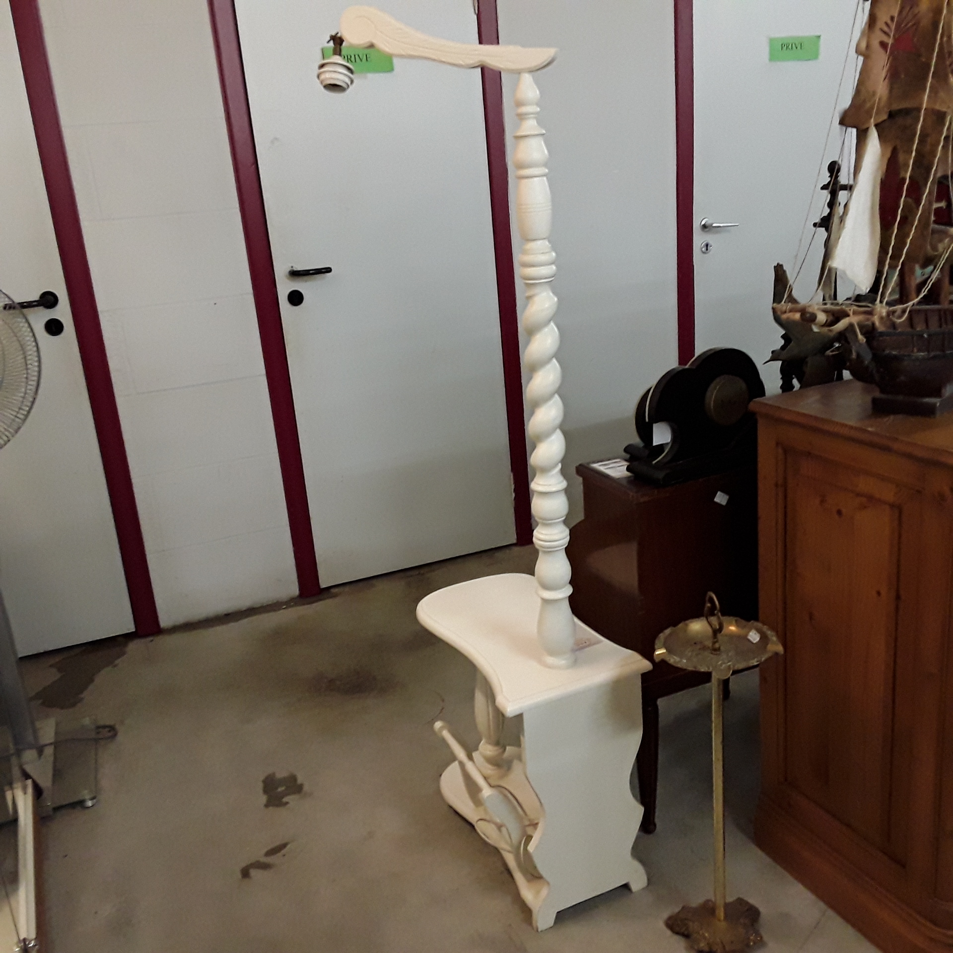 <p>Porte journaux lampe<br />40,00 € T.T.C<br /><a href="/Article/122817?type=depose" style="color:white;" target="_blank">Lien vers l&#39;article</a></p>