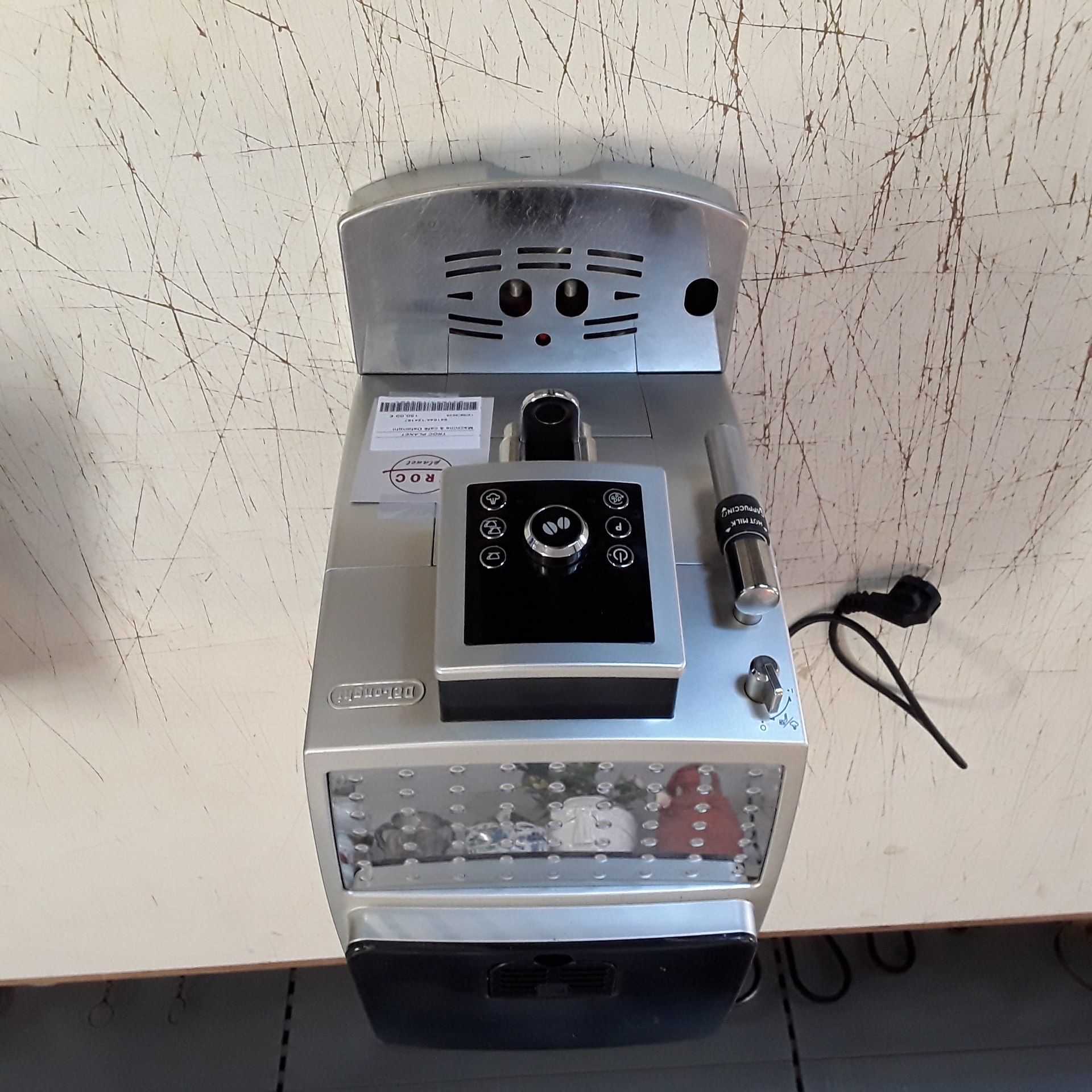 <p>Machine à café Delonghi<br />150,00 € T.T.C<br /><a href="/Article/124187?type=depose" style="color:white;" target="_blank">Lien vers l'article</a></p>