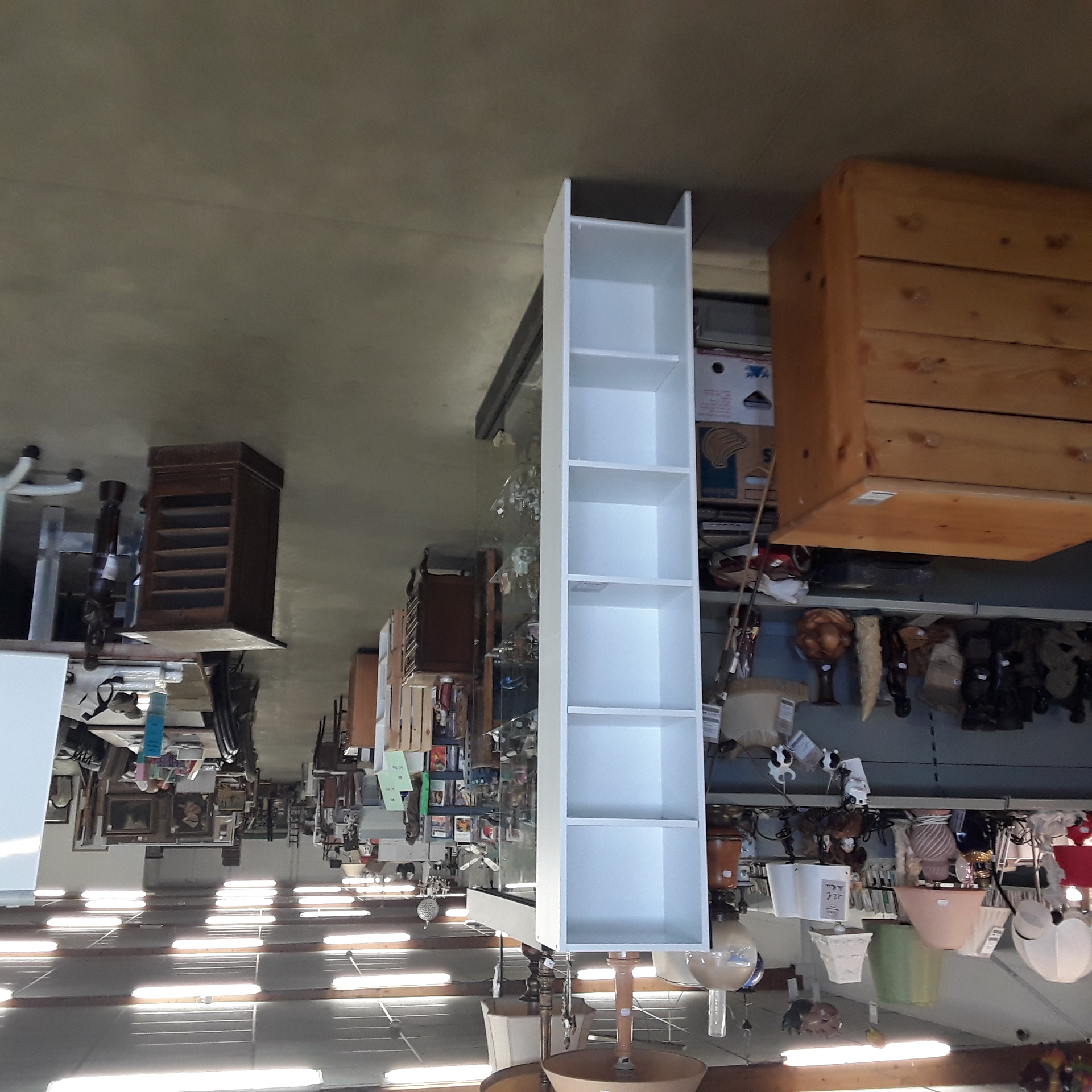 <p>Meuble blanc étagère<br />20,00 € T.T.C<br /><a href="/Article/123206?type=depose" style="color:white;" target="_blank">Lien vers l'article</a></p>