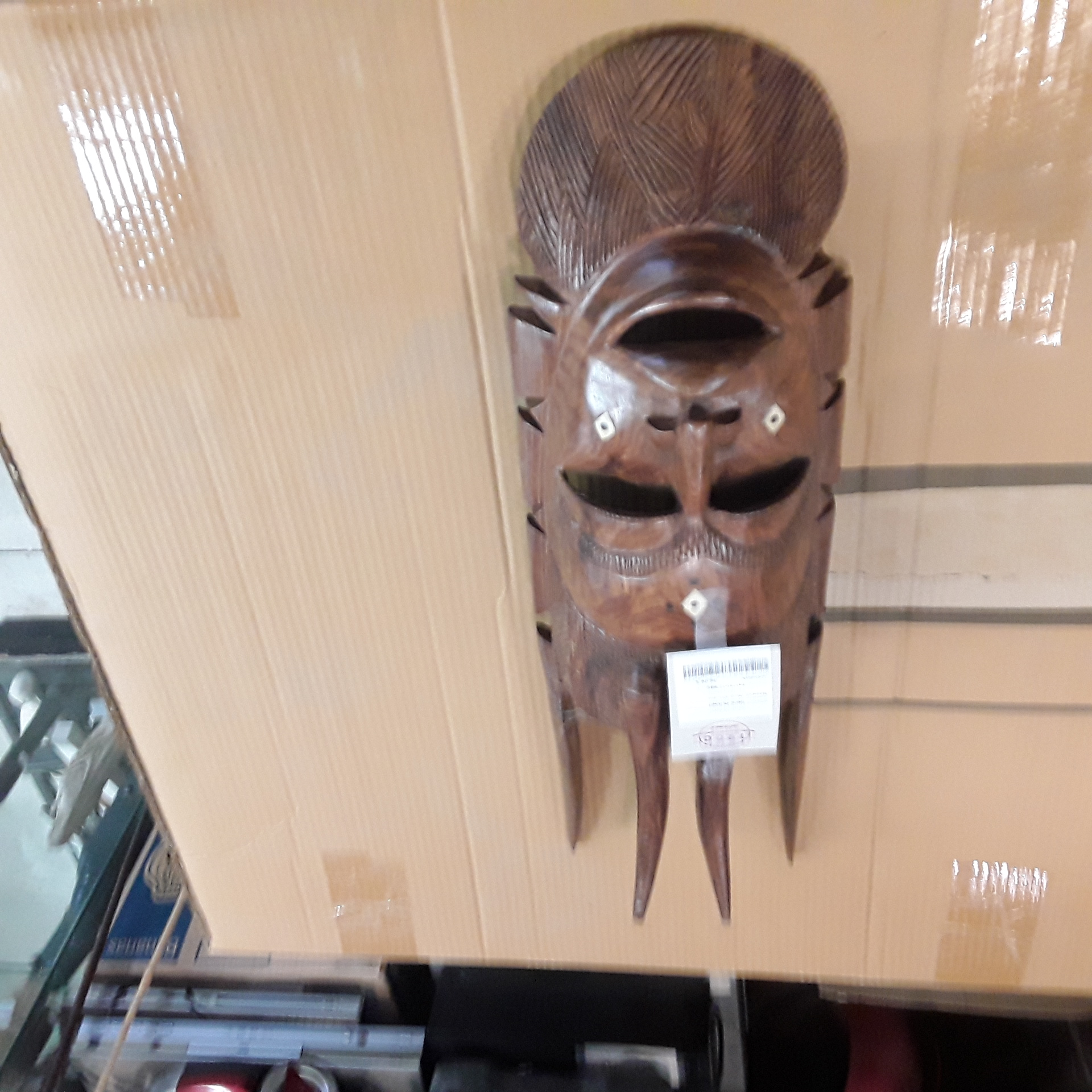 <p>Masque déco africain<br />50,00 € T.T.C<br /><a href="/Article/123092?type=depose" style="color:white;" target="_blank">Lien vers l'article</a></p>