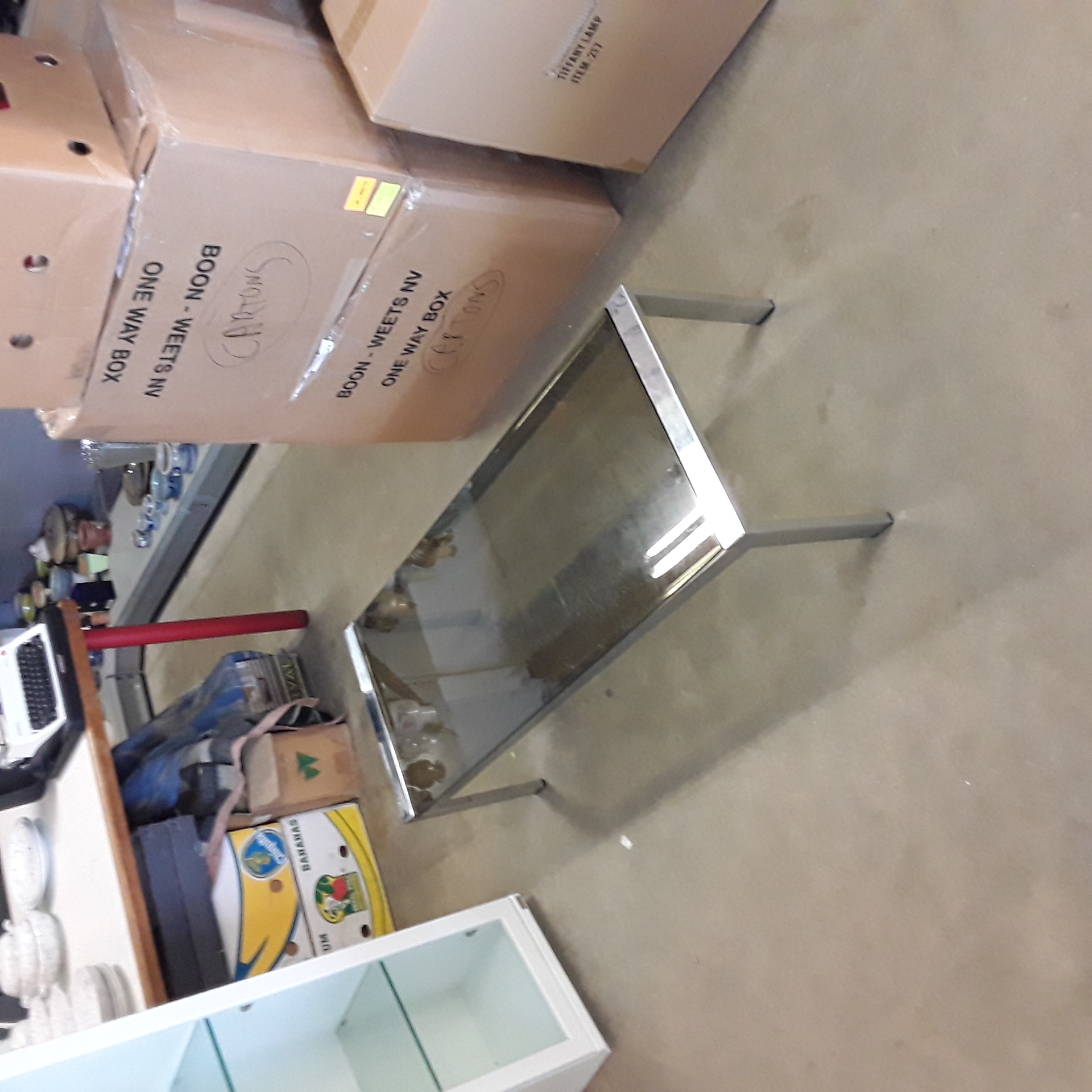 <p>Table base  de salon<br />Verre  métal argenté<br />50,00 € T.T.C<br /><a href="/Article/123581?type=depose" style="color:white;" target="_blank">Lien vers l'article</a></p>