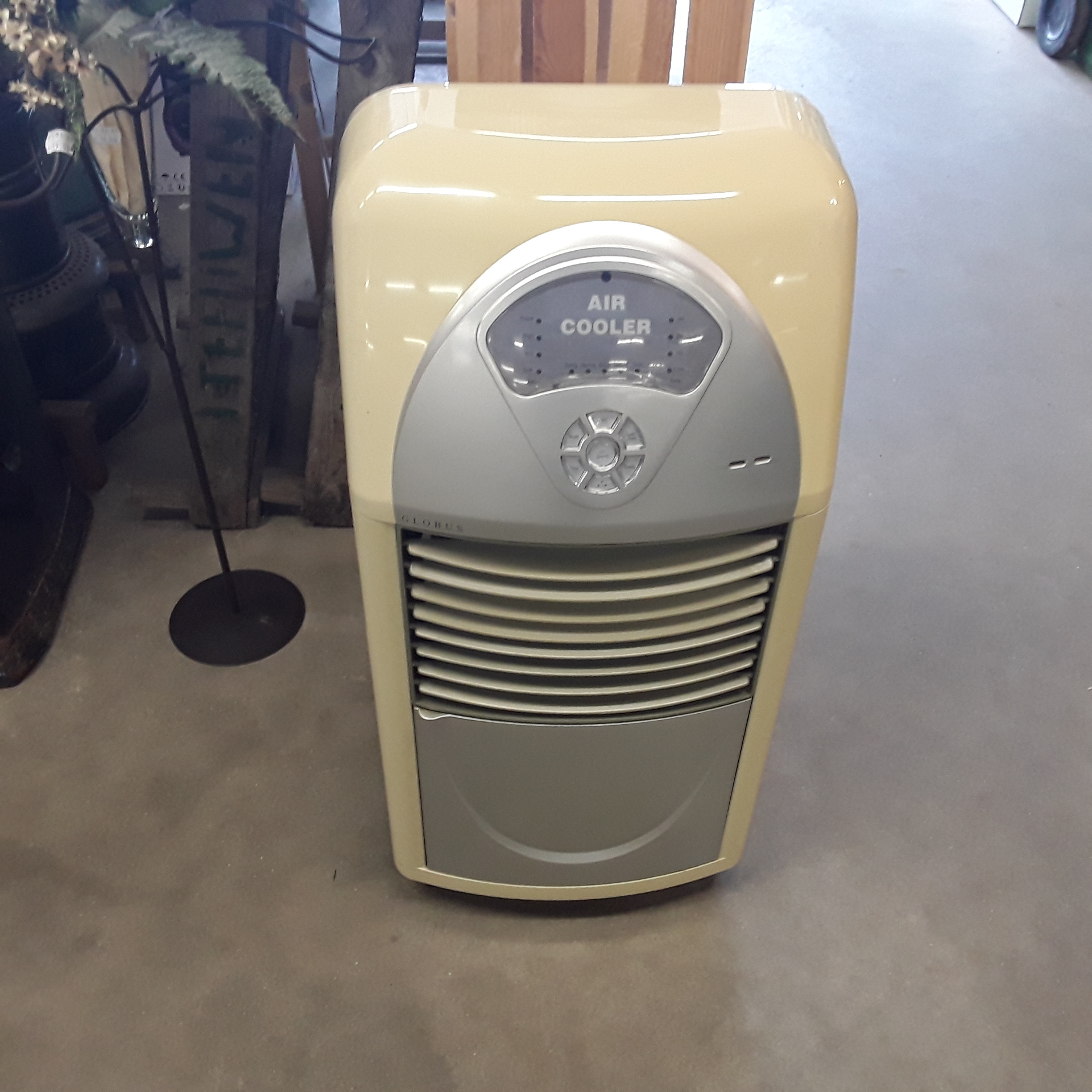 <p>Refroidisseur d'air <br />Globus<br />16,00 € T.T.C<br /><a href="/Article/118600?type=depose" style="color:white;" target="_blank">Lien vers l&#39;article</a></p>