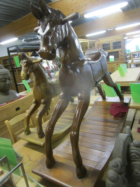 <p>Cheval GM à bascule<br />299,00 € T.T.C<br /><a href="/Article/3953?type=neuf" style="color:white;" target="_blank">Lien vers l&#39;article</a></p>