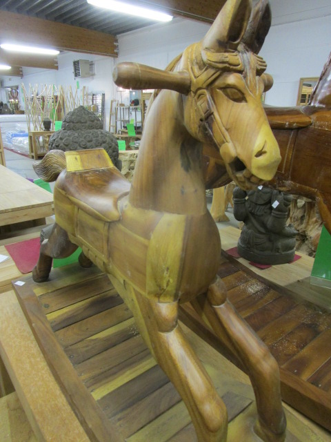 <p>Cheval MM à bascule<br />249,00 € T.T.C<br /><a href="/Article/3954?type=neuf" style="color:white;" target="_blank">Lien vers l&#39;article</a></p>
