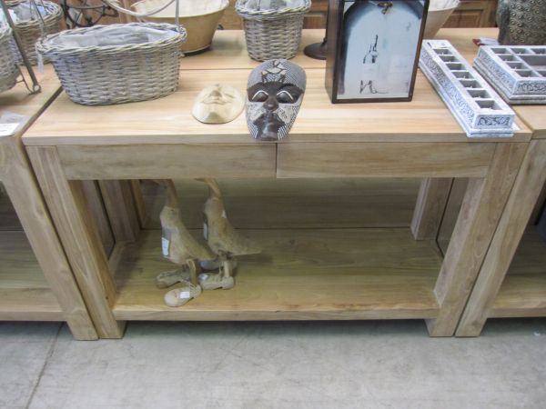 <p>Console 100806 Teck<br />TN 120 x 40 x 78 Cm<br />329,00 € T.T.C<br /><a href="/Article/1729?type=neuf" style="color:white;" target="_blank">Lien vers l&#39;article</a></p>