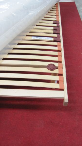 <p>Sommier 90/195 struct. Bois<br />28 lattes+rotules+régl.lombair<br />99,00 € T.T.C<br /><a href="/Article/767?type=neuf" style="color:white;" target="_blank">Lien vers l&#39;article</a></p>
