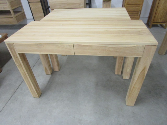 <p>Console Bureau E 566 Teck<br />L 120 Cm x P 50 Cm x H 78 Cm<br />395,00 € T.T.C<br /><a href="/Article/3323?type=neuf" style="color:white;" target="_blank">Lien vers l&#39;article</a></p>