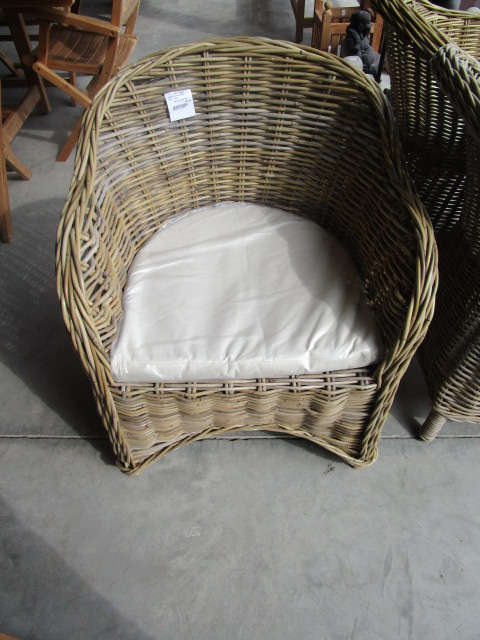 <p>Fauteuil Bonsuu Rotin<br />avec coussin<br />99,00 € T.T.C<br /><a href="/Article/2141?type=neuf" style="color:white;" target="_blank">Lien vers l&#39;article</a></p>