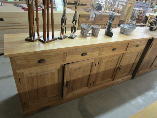 <p>Dressoir Teck INP 1339<br />4 portes ouvrantes 4 tiroirs<br />899,00 € T.T.C<br /><a href="/Article/2578?type=neuf" style="color:white;" target="_blank">Lien vers l&#39;article</a></p>