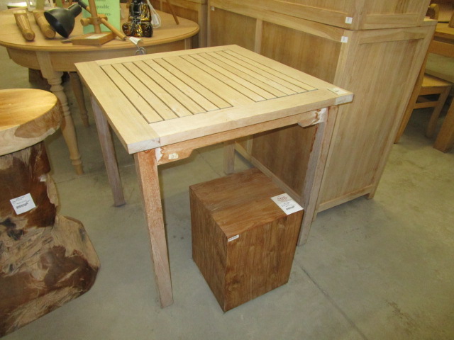 <p>Table carré Teck<br />70 x 70 cm<br />139,00 € T.T.C<br /><a href="/Article/3151?type=neuf" style="color:white;" target="_blank">Lien vers l&#39;article</a></p>