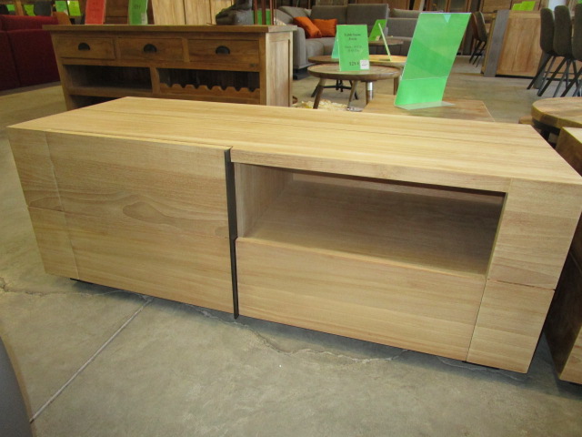 <p>Meuble TV 1 porte 1 tiroir<br />V133   L 125 x P 48 x H 46 Cm<br />675,00 € T.T.C<br /><a href="/Article/3826?type=neuf" style="color:white;" target="_blank">Lien vers l&#39;article</a></p>