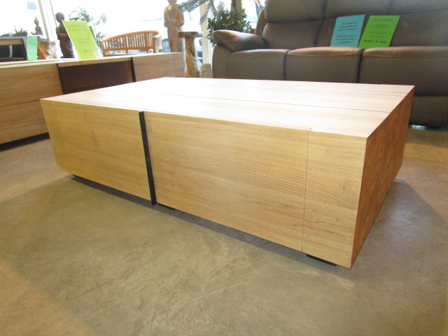 <p>Table de salon Teck V500<br />L 130 x P 75 x H 36 Cm<br />799,00 € T.T.C<br /><a href="/Article/3825?type=neuf" style="color:white;" target="_blank">Lien vers l&#39;article</a></p>