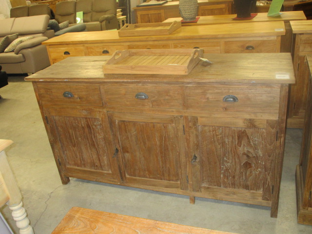 <p>Dressoir Teck 3P/3 Tir. DK<br />160 x 50 x H 90 Cm 10322<br />849,00 € T.T.C<br /><a href="/Article/2580?type=neuf" style="color:white;" target="_blank">Lien vers l&#39;article</a></p>