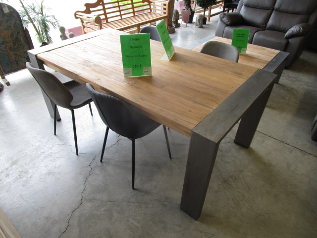 <p>Table Industrial 200 x 100 Cm<br />10334<br />799,00 € T.T.C<br /><a href="/Article/3753?type=neuf" style="color:white;" target="_blank">Lien vers l&#39;article</a></p>