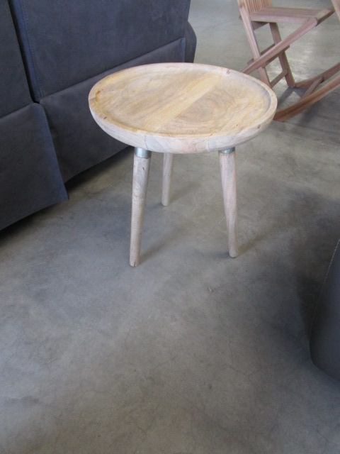 <p>Table appoint Joshua<br />45 Cm x H 50 Cm 10564<br />99,00 € T.T.C<br /><a href="/Article/3745?type=neuf" style="color:white;" target="_blank">Lien vers l&#39;article</a></p>