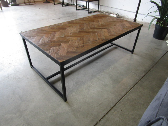 <p>Table de salon Accent<br />120 x 65 x H 40 Cm 10959<br />349,00 € T.T.C<br /><a href="/Article/3762?type=neuf" style="color:white;" target="_blank">Lien vers l&#39;article</a></p>